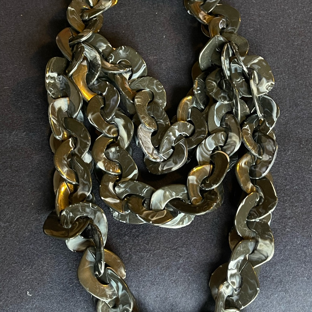 Sassy Jones Glossy Black Marble-Link Necklace 65$
